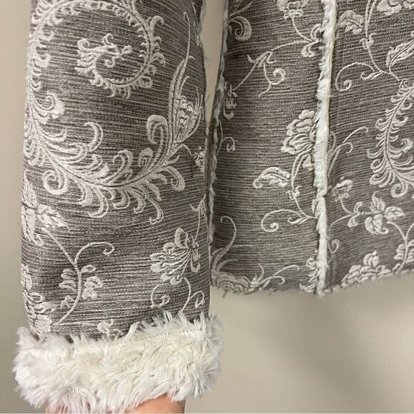 Chicos tan/neutral tapestry jacket faux fur lining Sz M - Picture 3 of 7
